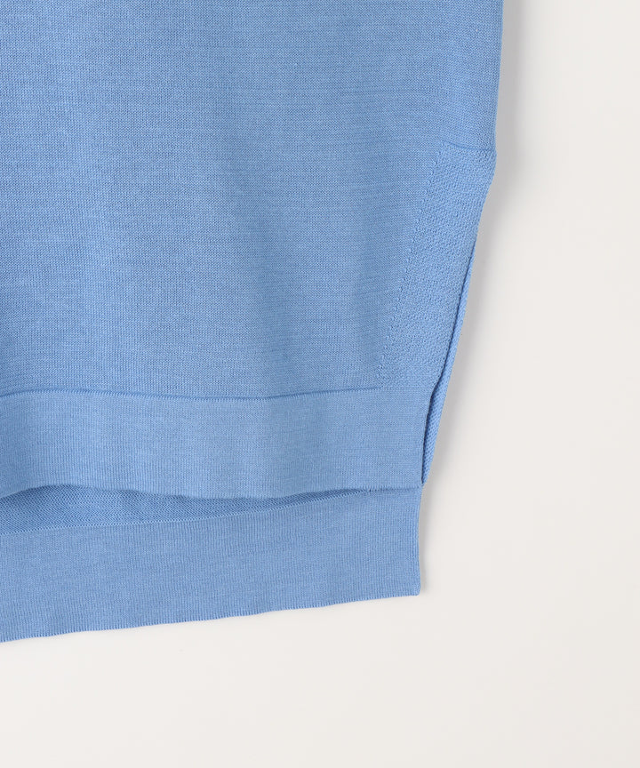 シンプルVネックニット