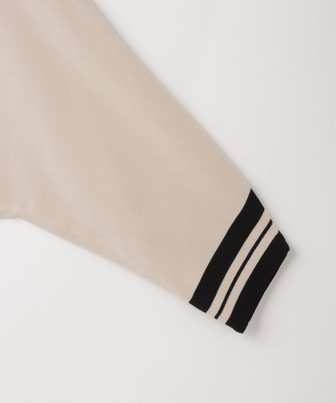 ドルマンスリーブニット