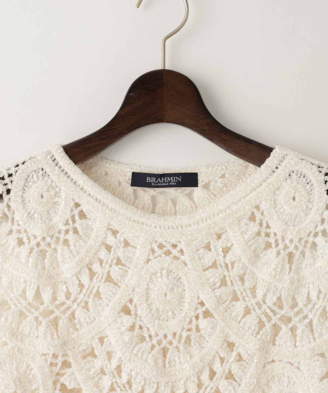 サークル刺繍アシンメトリーデザイントップス