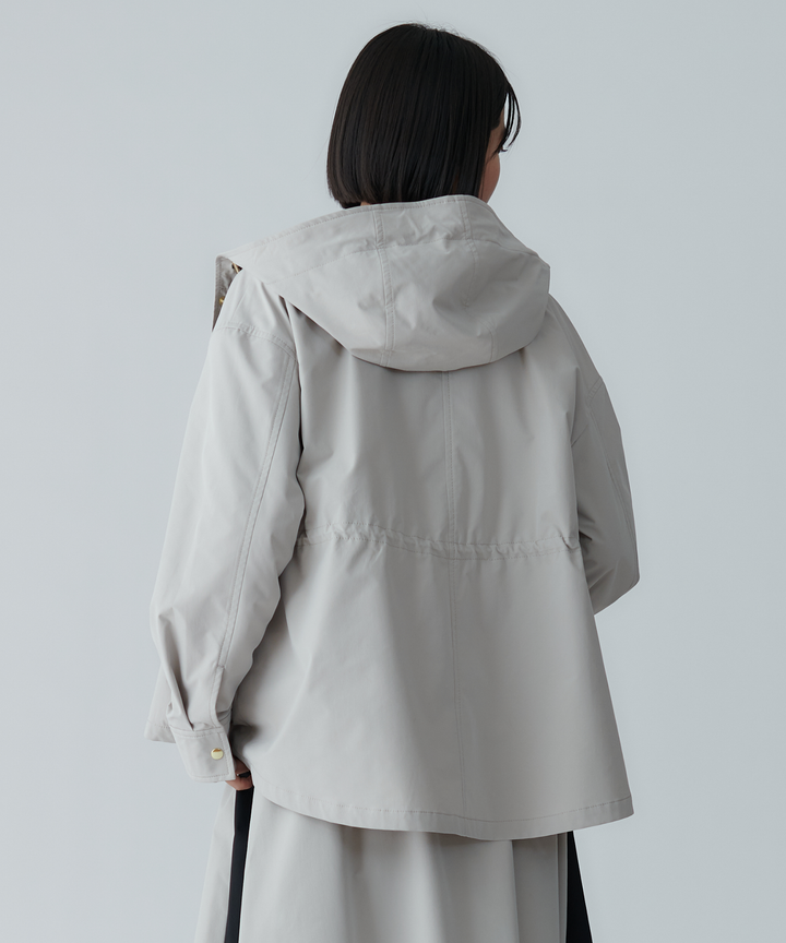 フード付きマウンテンパーカー