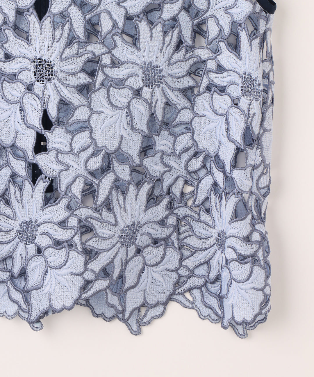 ケミカルレース衿つきノースリーブブラウス