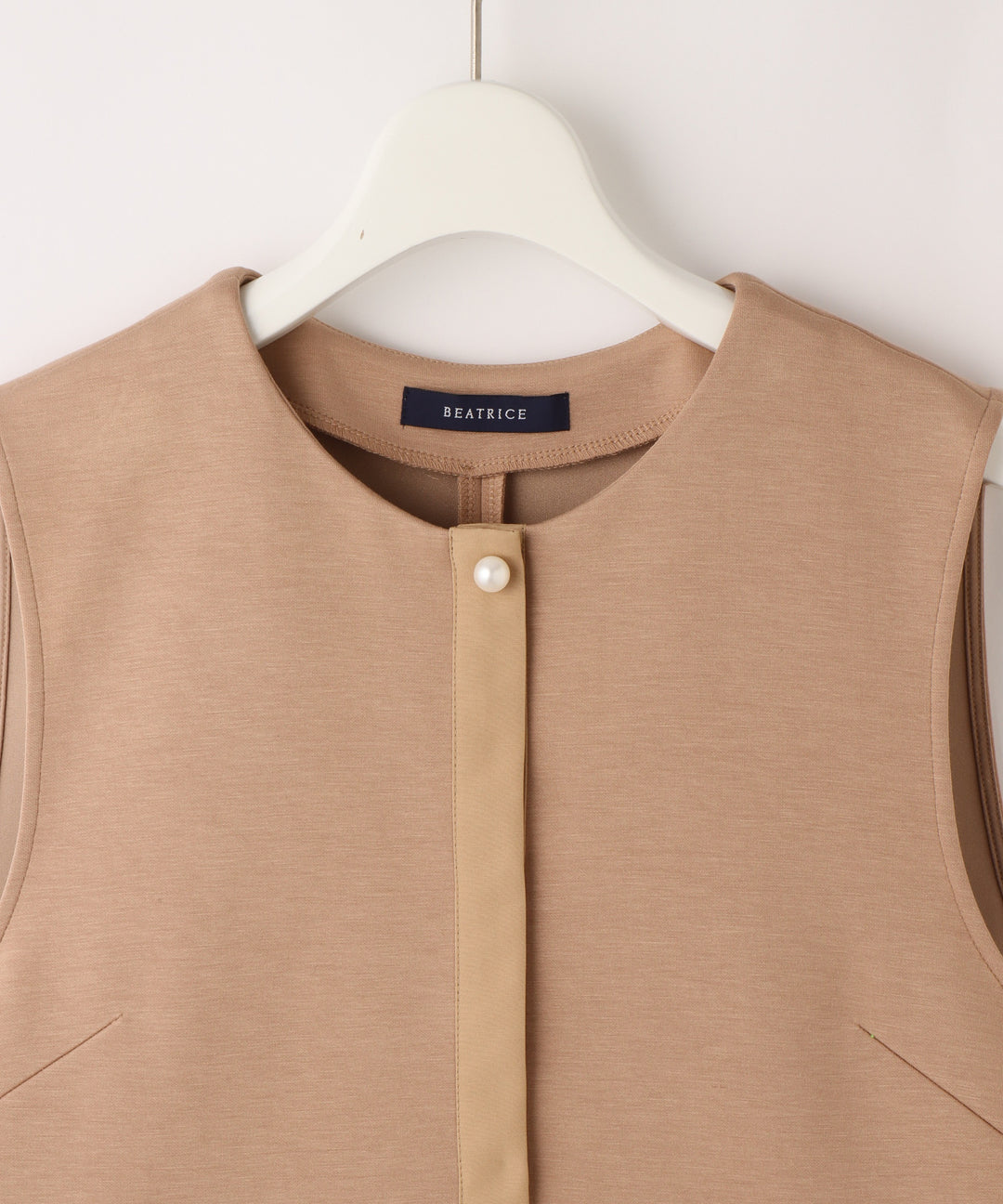 パール釦ペプラムベスト