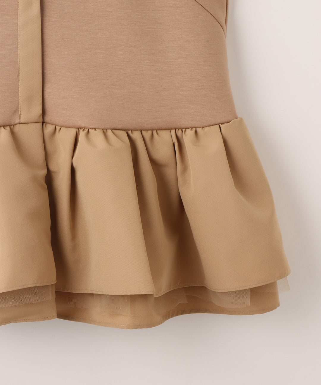 パール釦ペプラムベスト