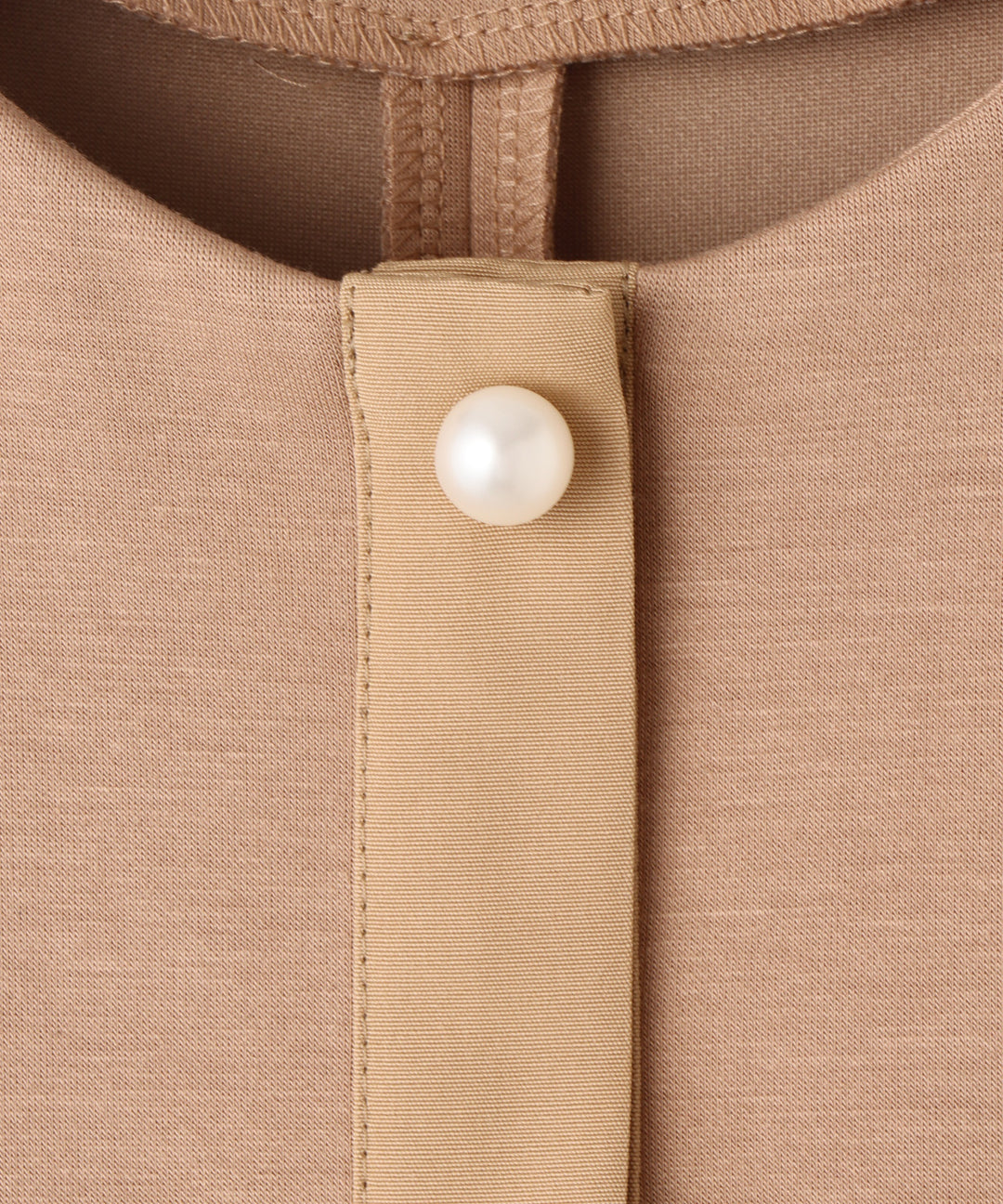 パール釦ペプラムベスト