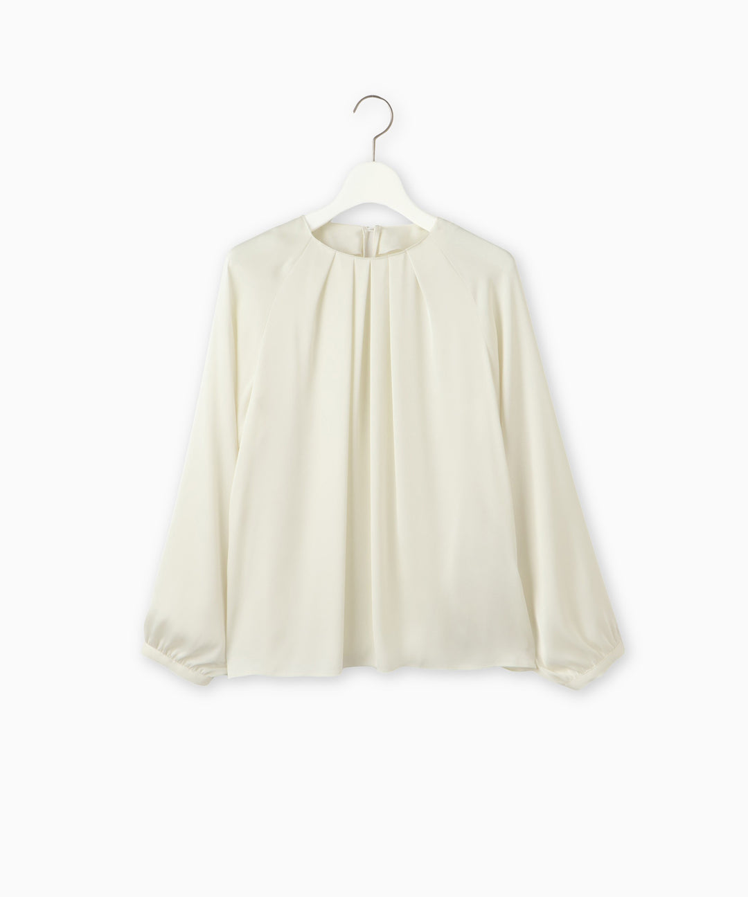 タックデザインサテンブラウス