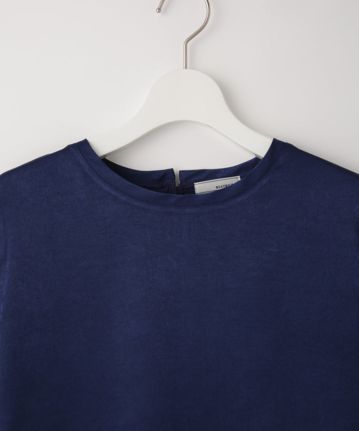 サテンTブラウス