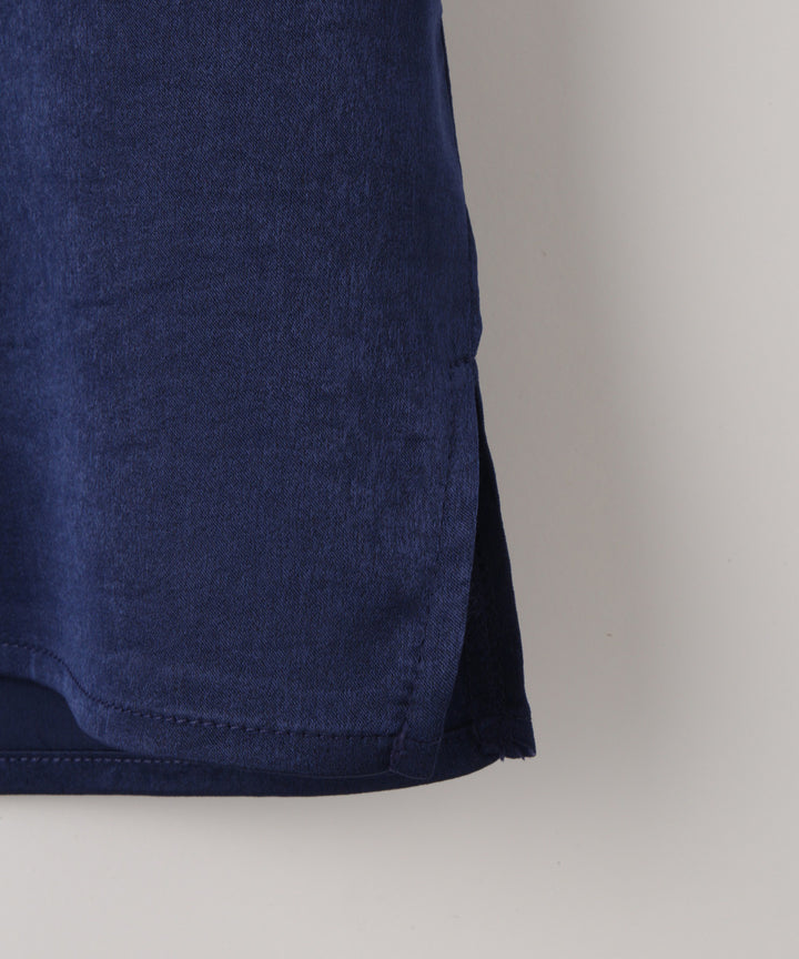 サテンTブラウス