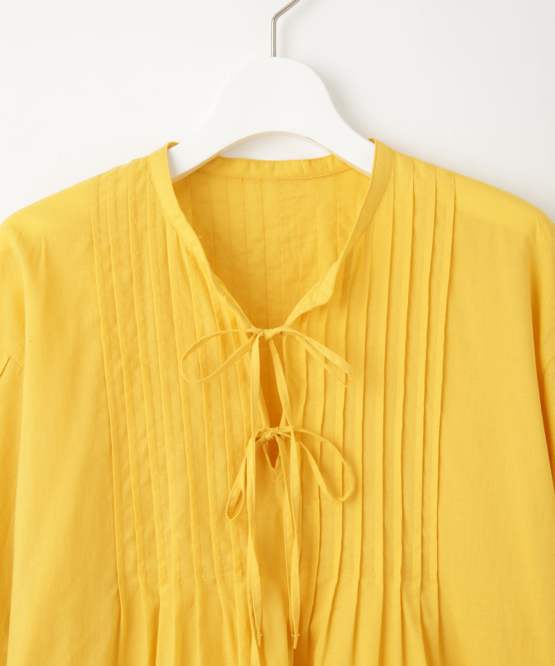 Tuck Volume Ribbon Blouse