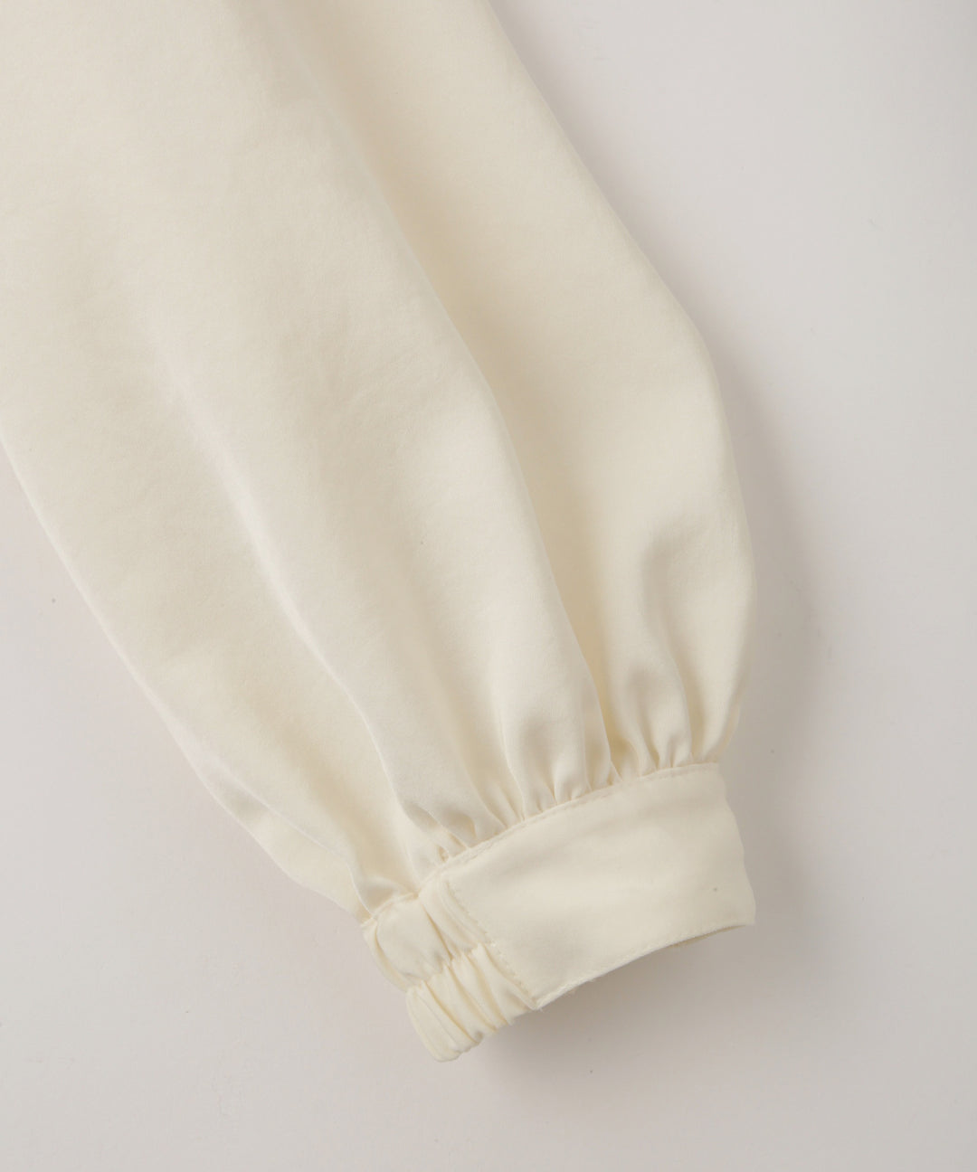 ビッグフリルブラウス