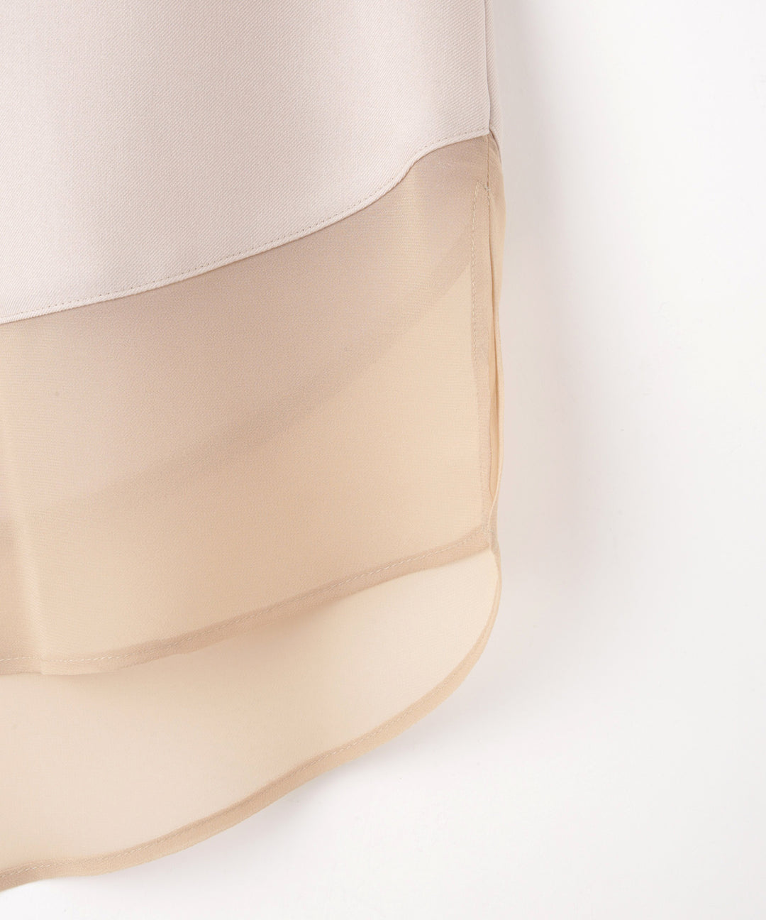 パウダーツイルシアーレイヤードブラウス