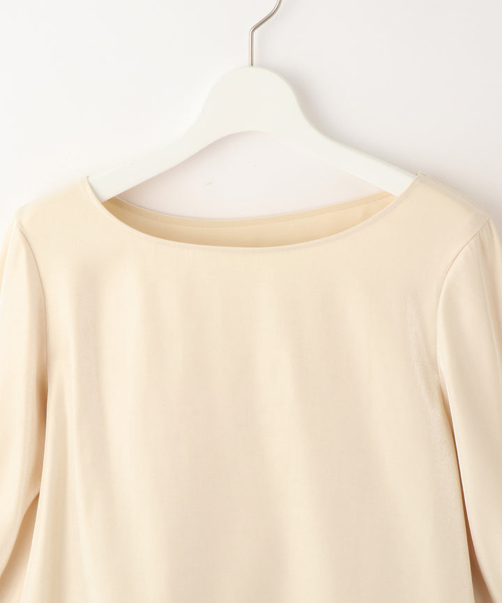 ボリュームスリーブサテンブラウス