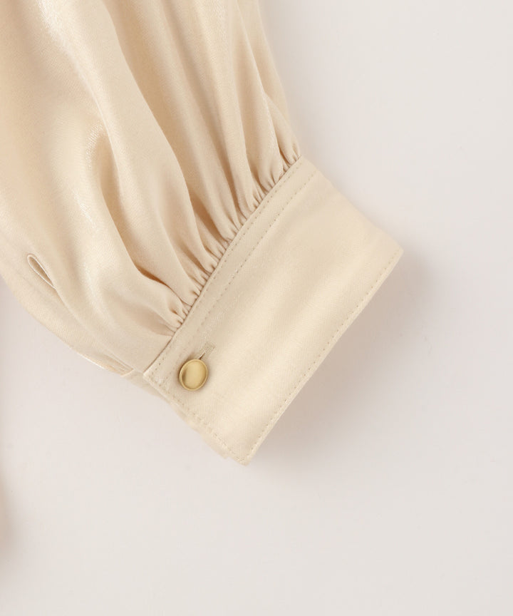 ボリュームスリーブサテンブラウス