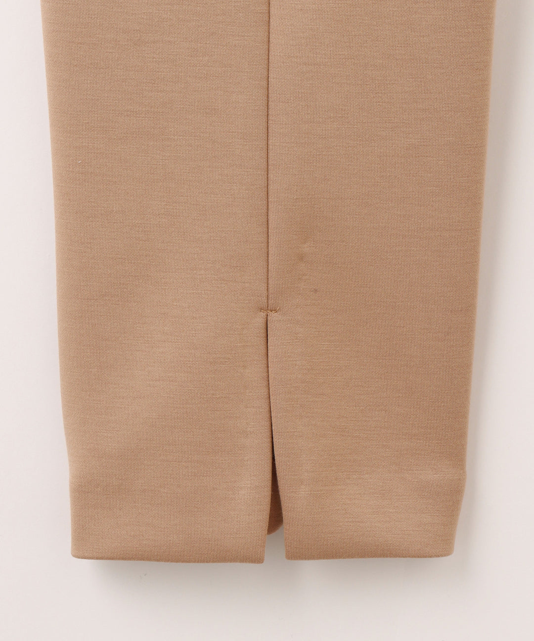 バックスリットストレートパンツ