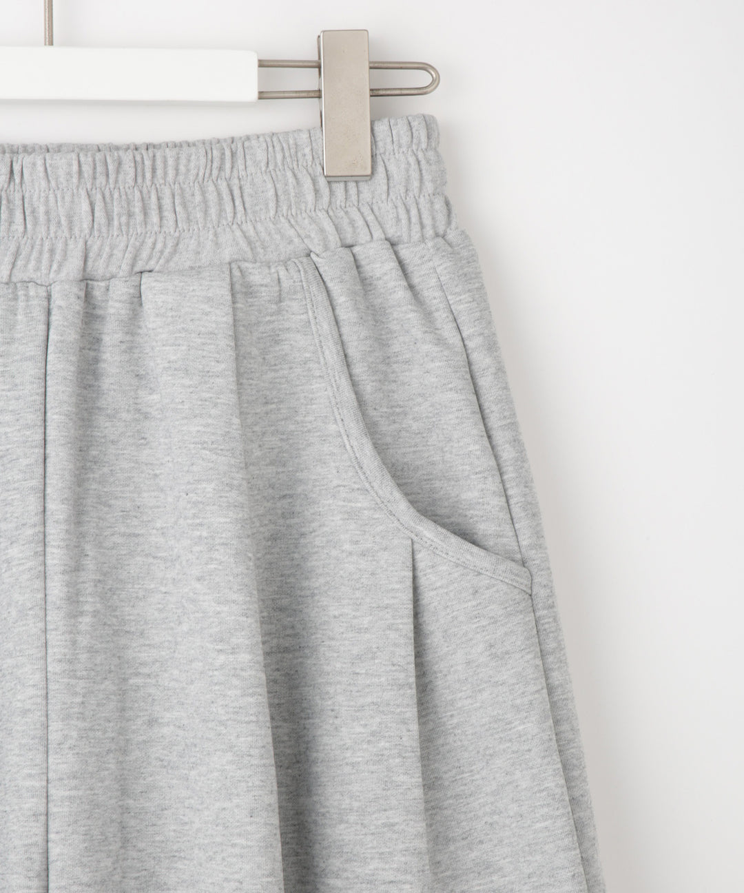 カーヴィーシルエットパンツ