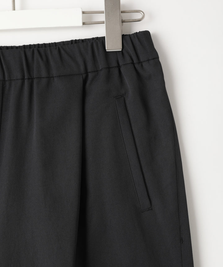 ストレッチテーパードパンツ