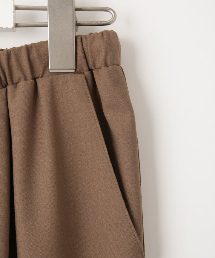 ストレッチテーパードパンツ