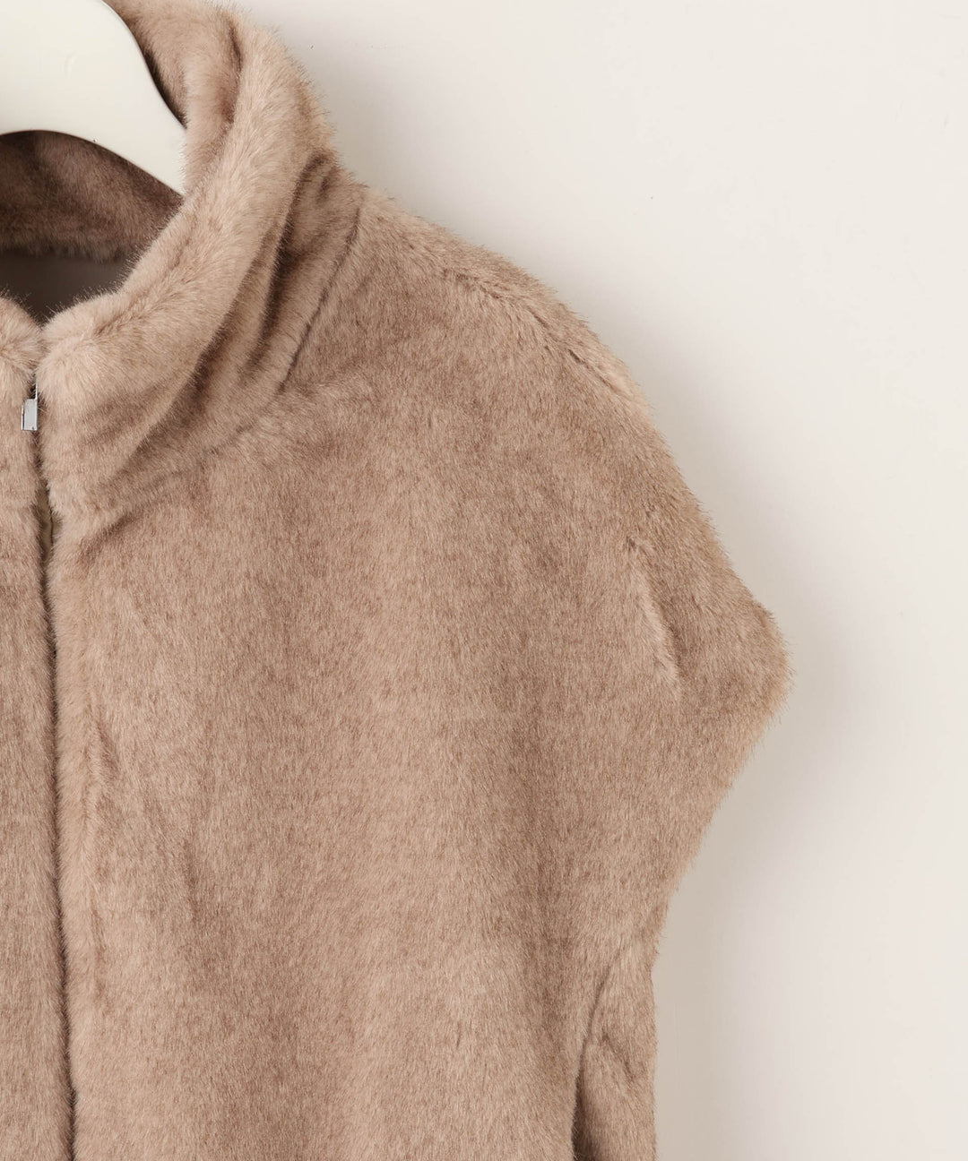 フェイクファーベスト