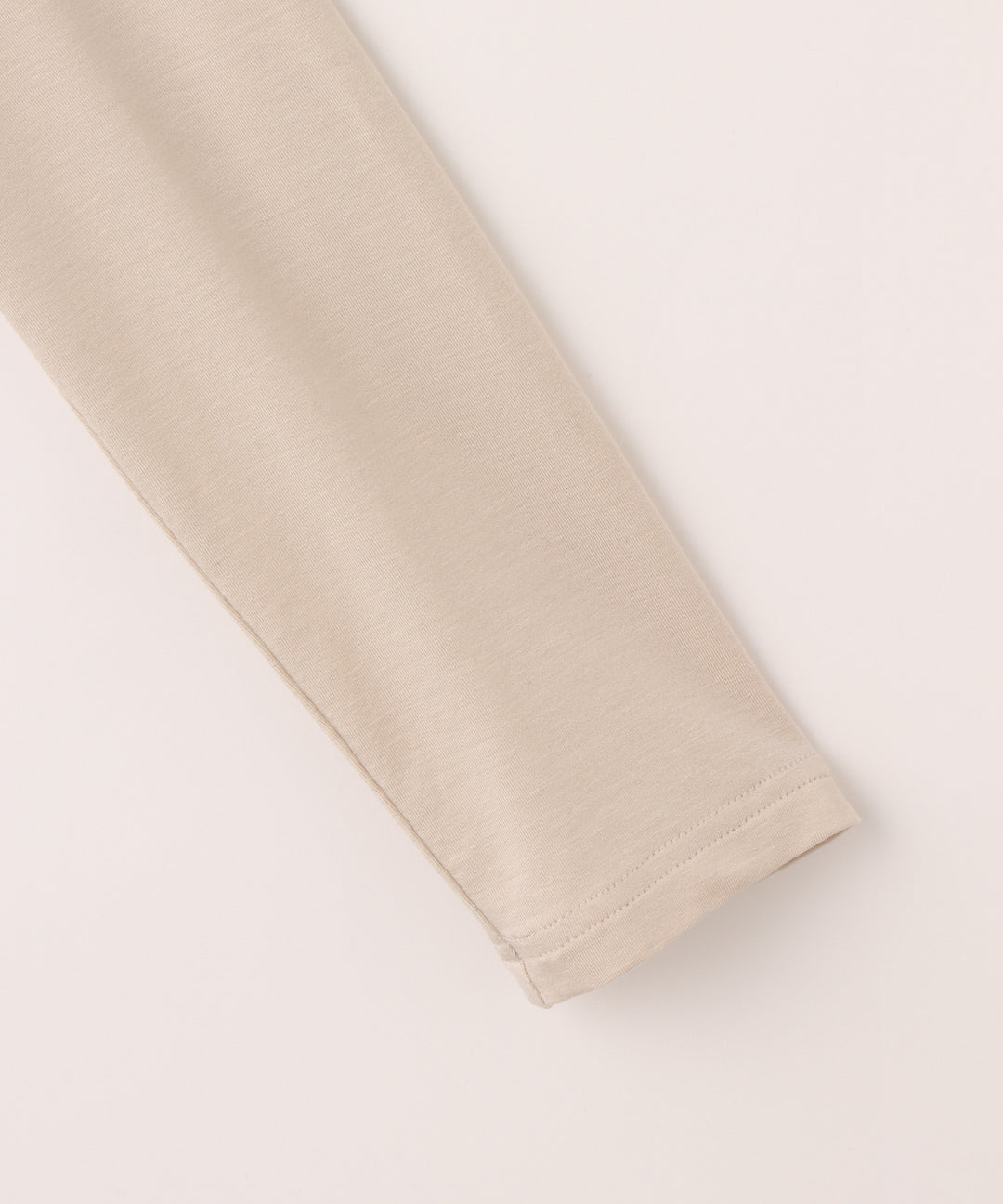 サテンVネックカットソー