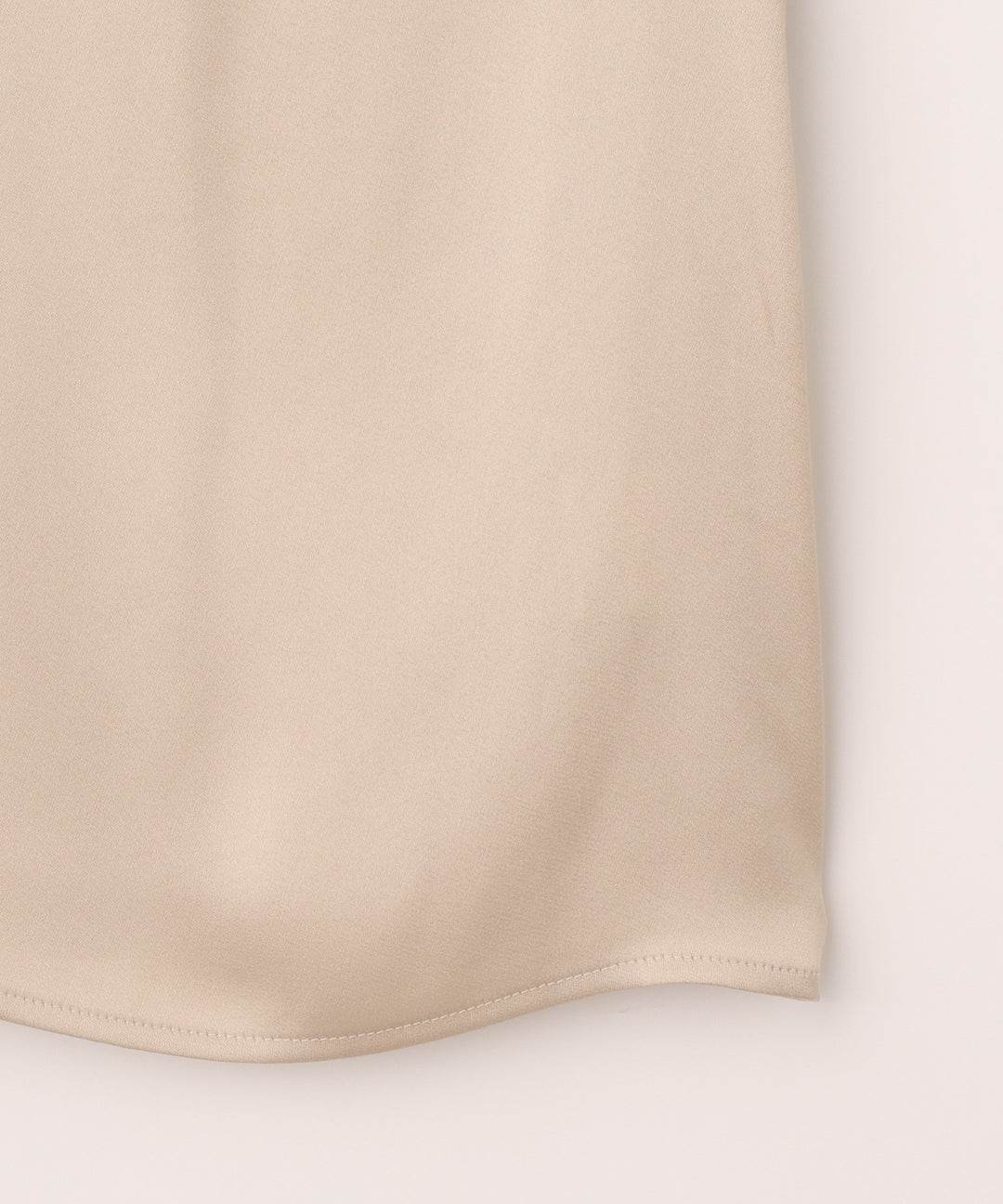 サテンVネックカットソー