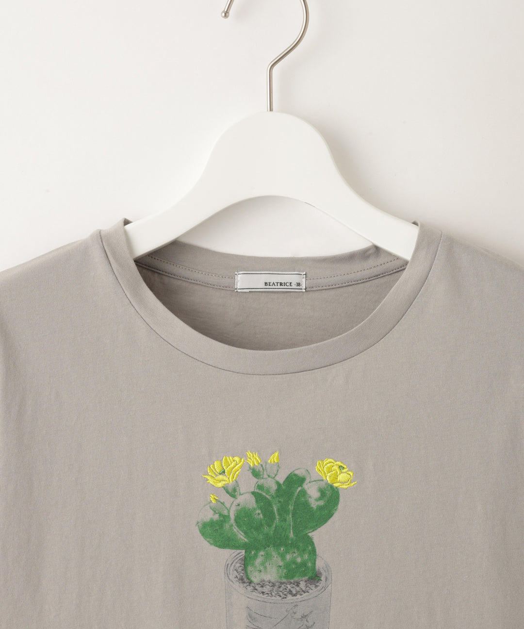グラフィックデザインTシャツ