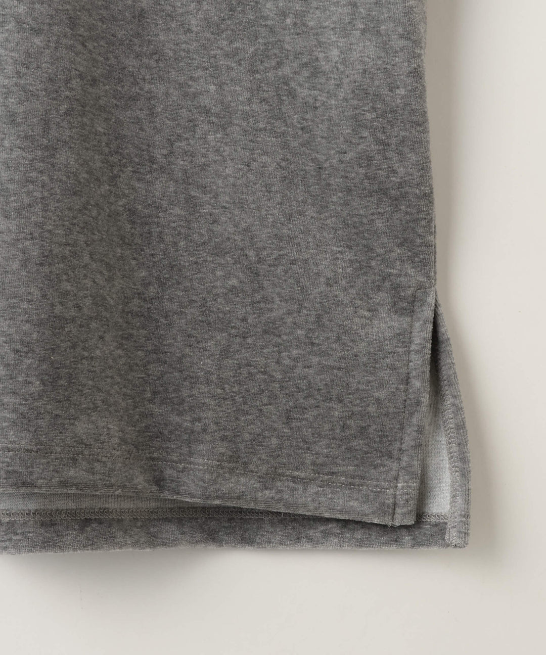 ベロアロゴプリントロングスリーブTシャツ