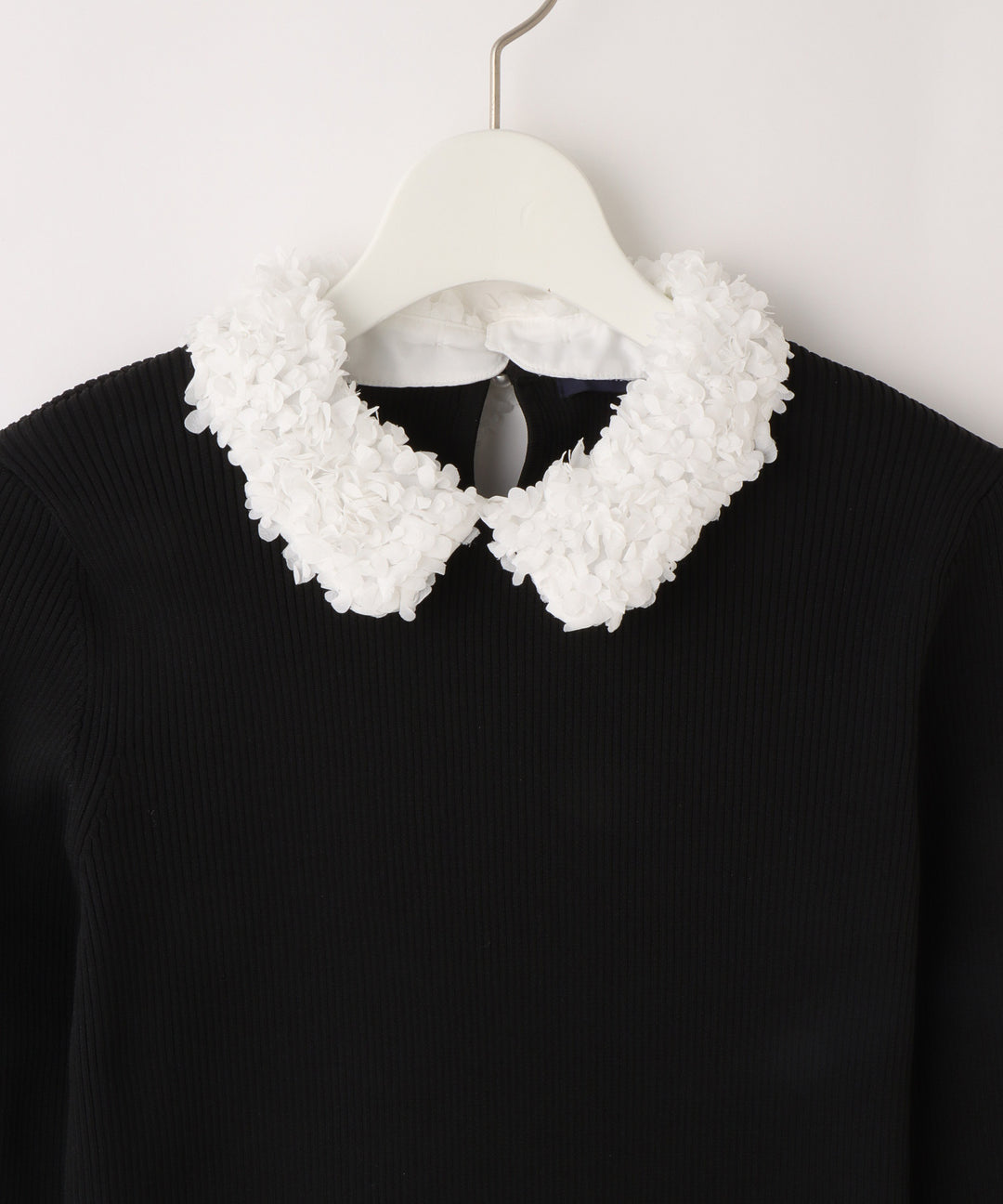 フラワーモチーフ衿付きリブニットプルオーバー