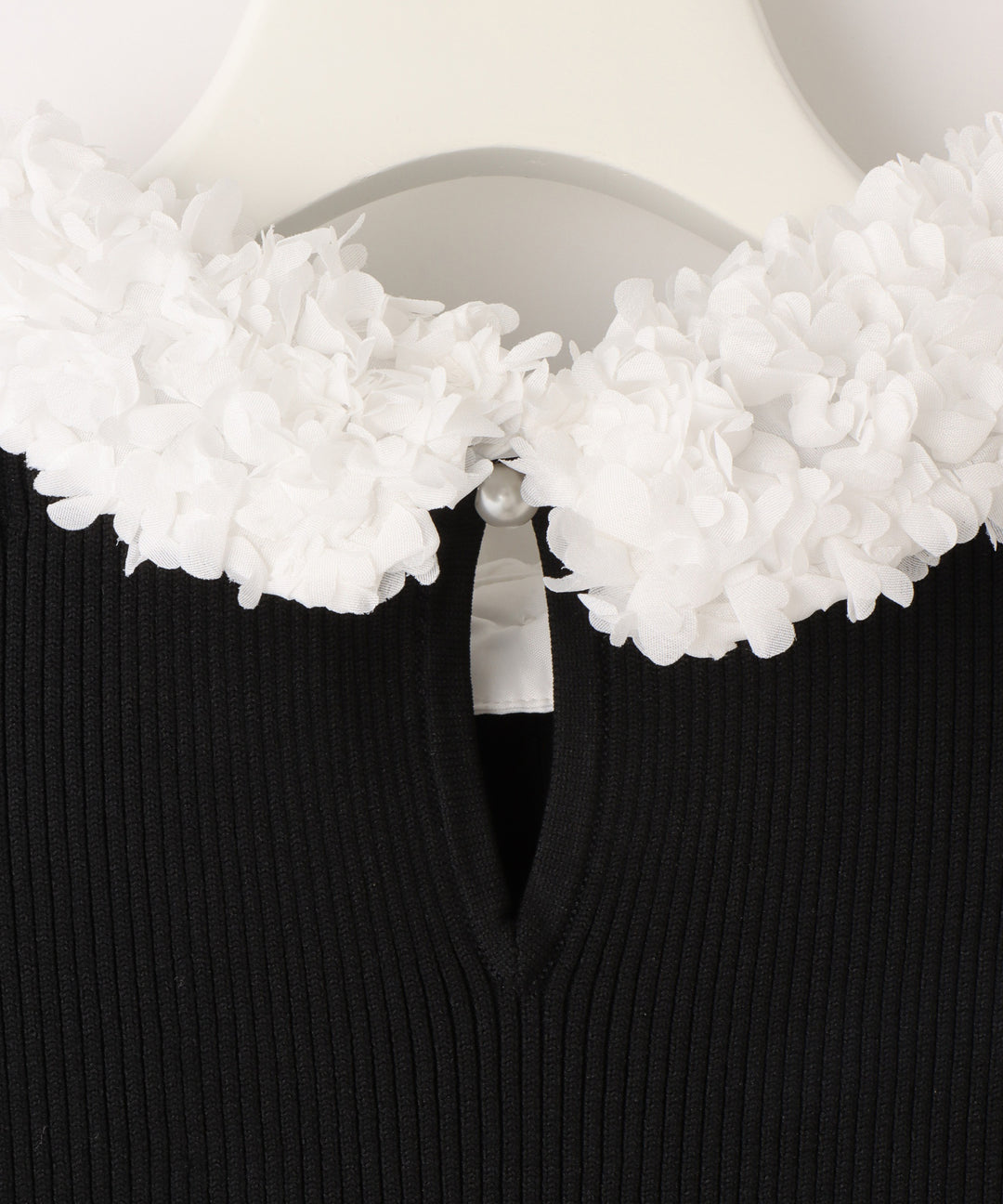 フラワーモチーフ衿付きリブニットプルオーバー