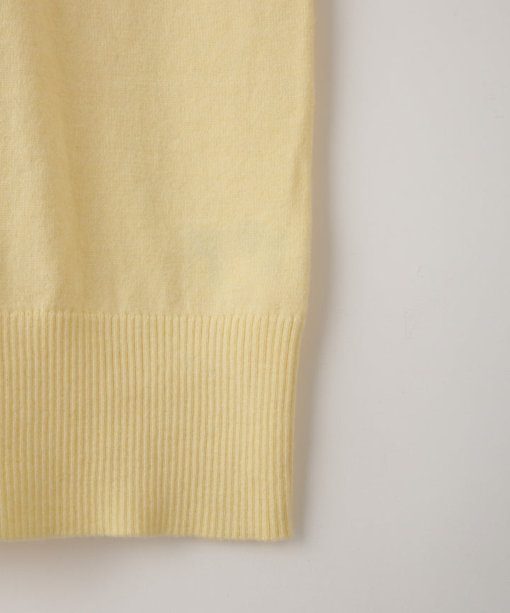 フリルネックニット