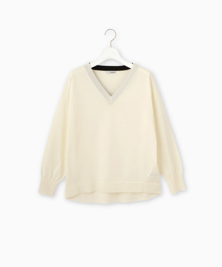 シンプルVネックニット