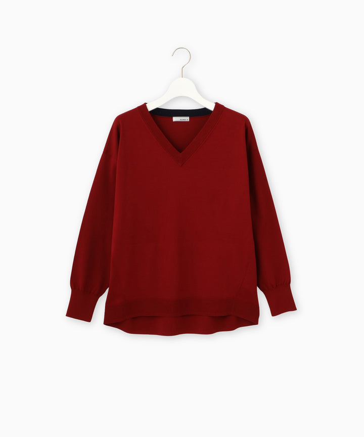 シンプルVネックニット