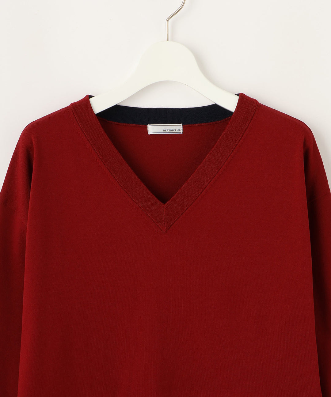 シンプルVネックニット