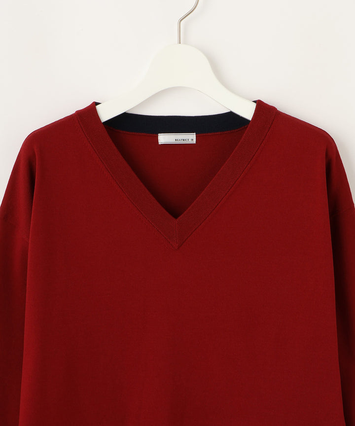 シンプルVネックニット