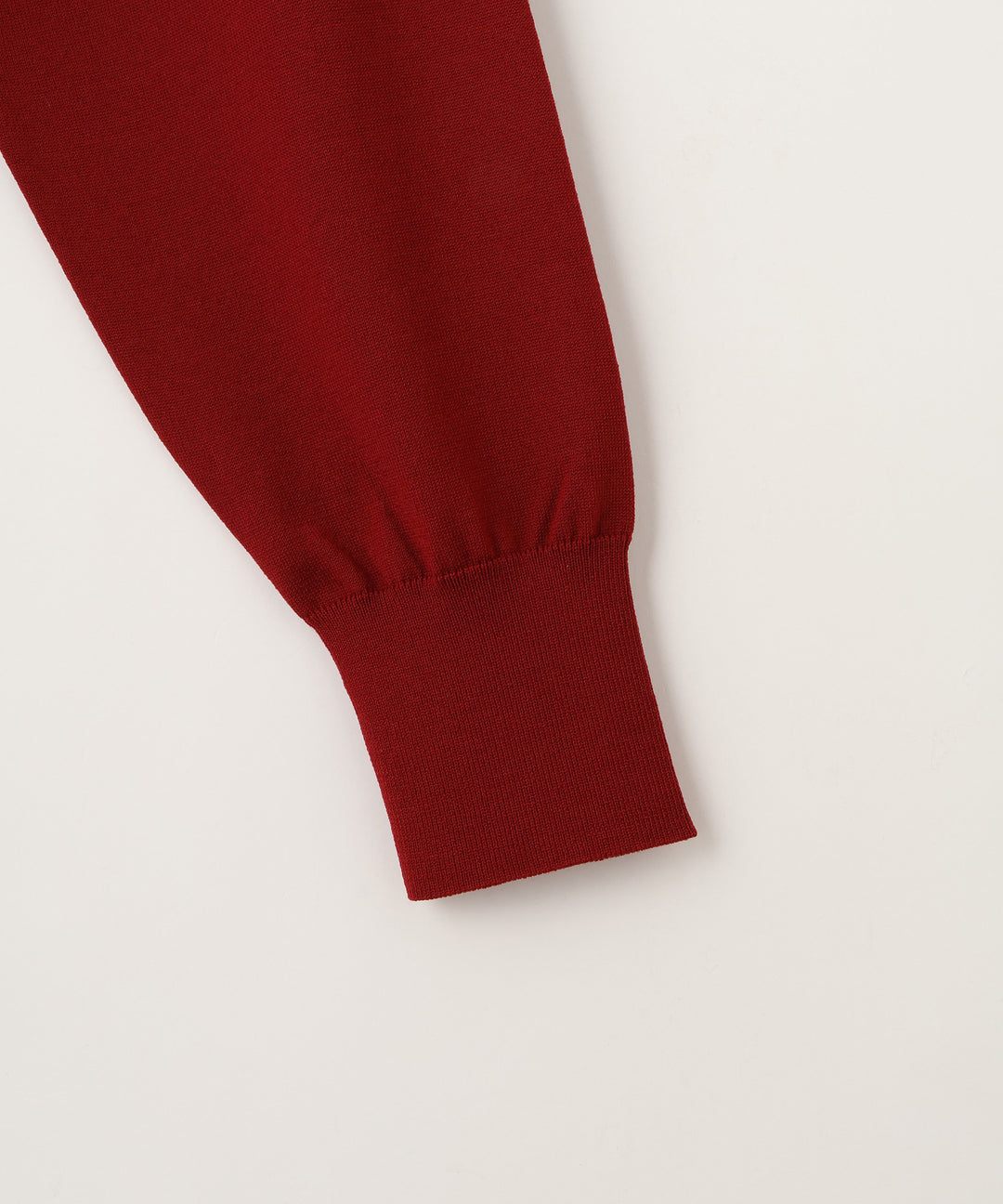 シンプルVネックニット