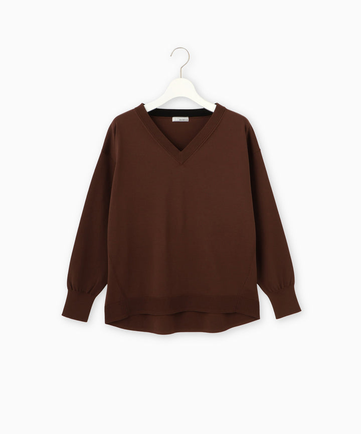 シンプルVネックニット