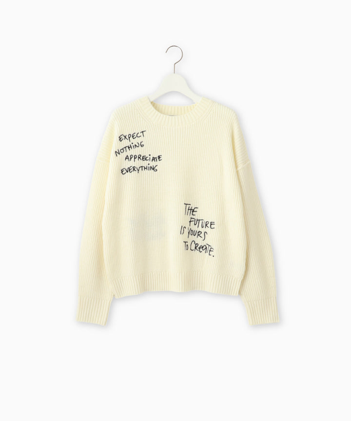 レタリング刺繍クルーネックニット