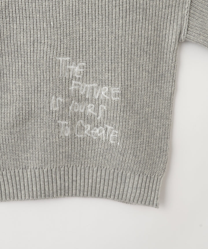 レタリング刺繍クルーネックニット