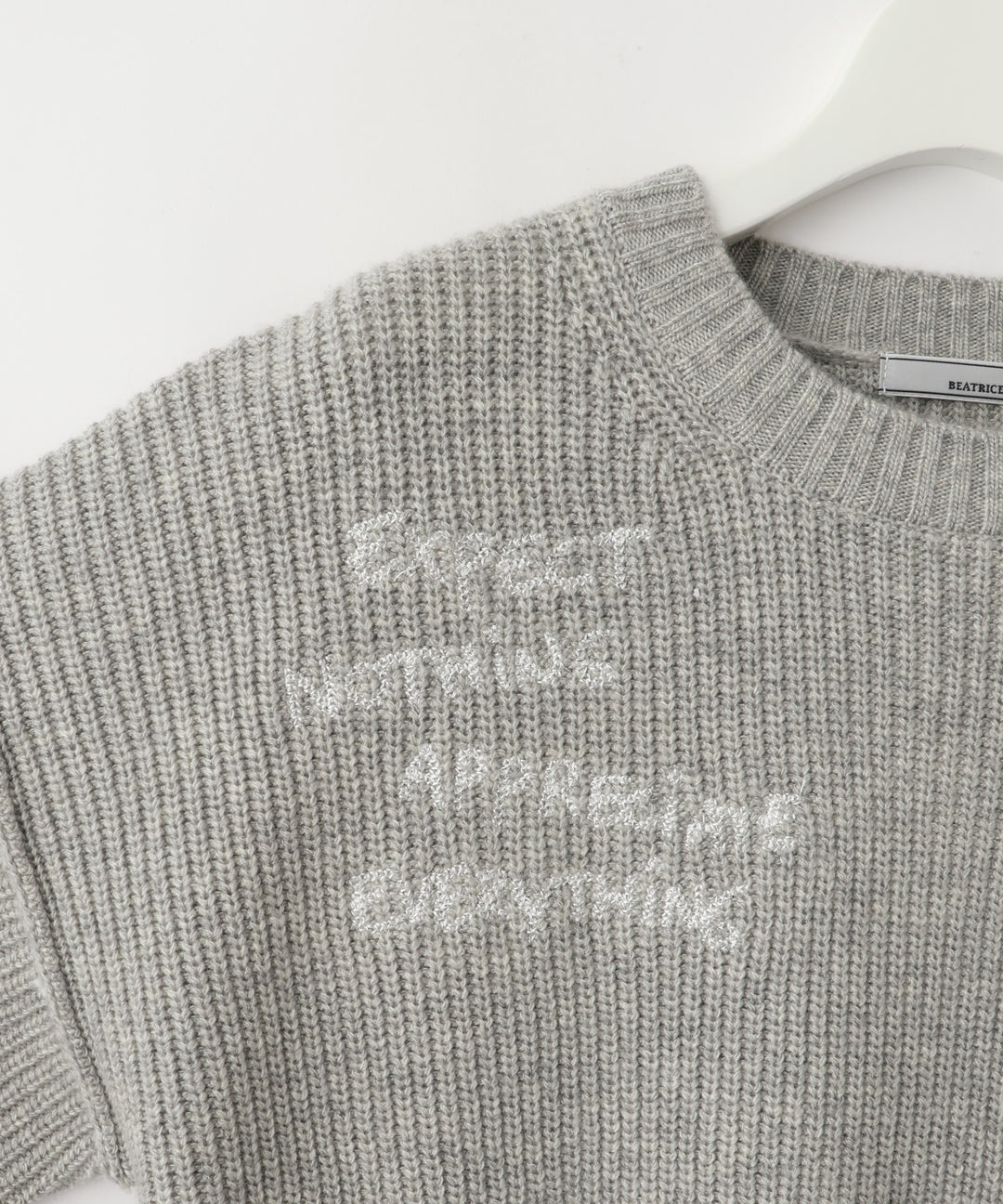 レタリング刺繍クルーネックニット