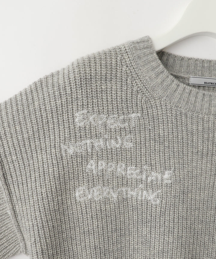 レタリング刺繍クルーネックニット