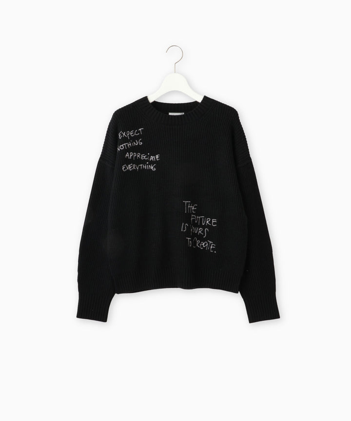 レタリング刺繍クルーネックニット