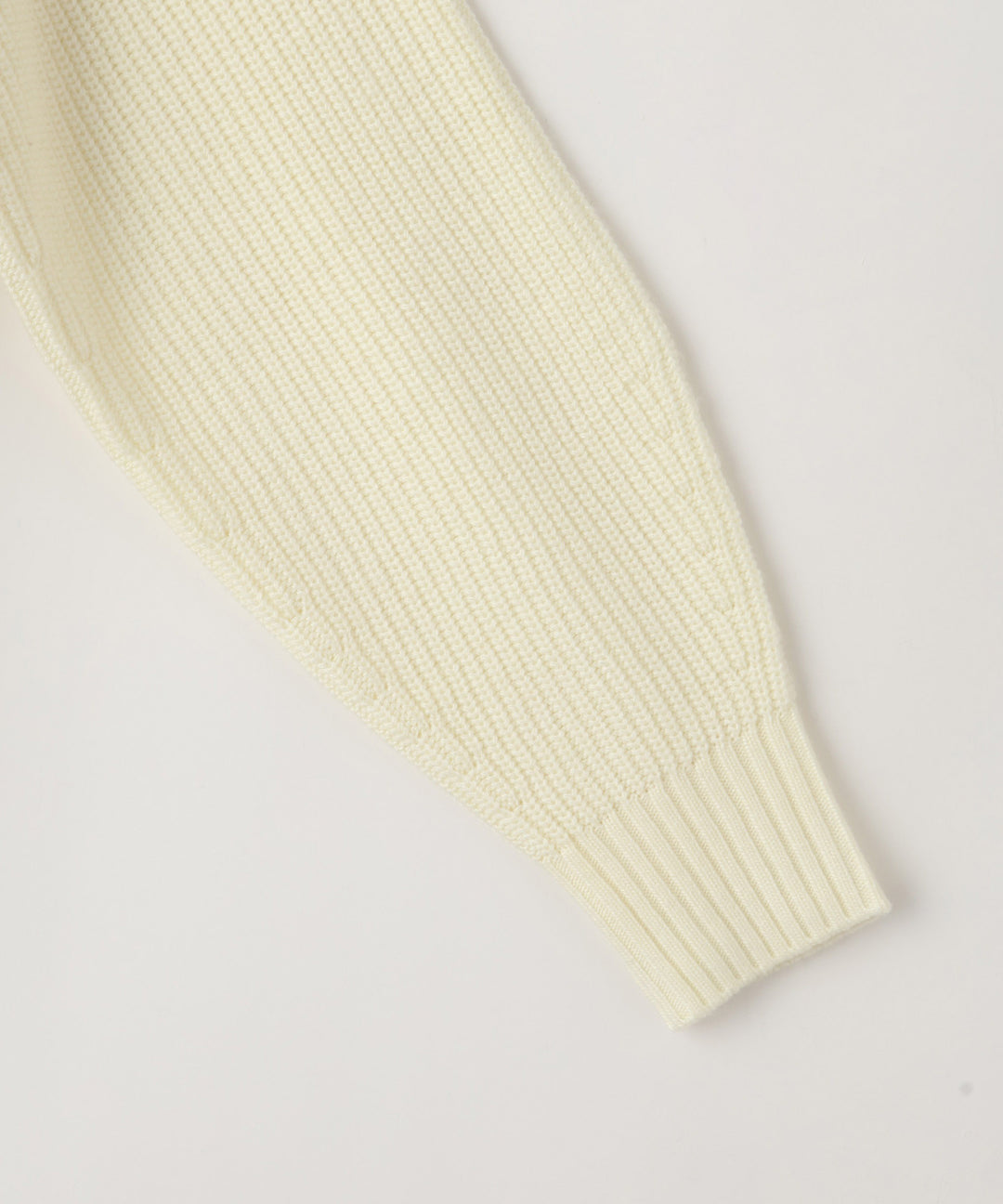 レタリング刺繍ニットカーディガン