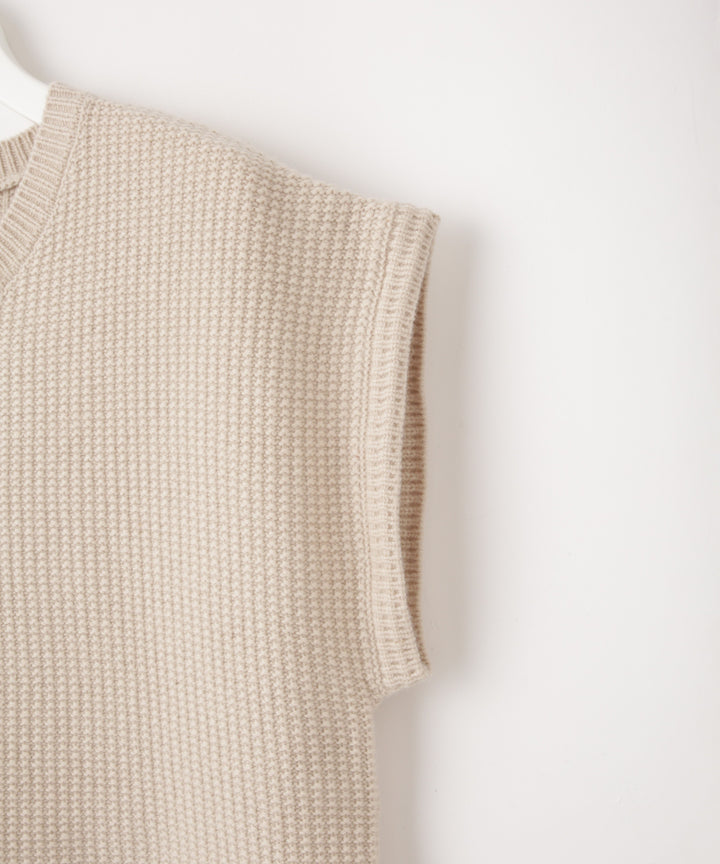 ワッフル風地柄ニットベスト