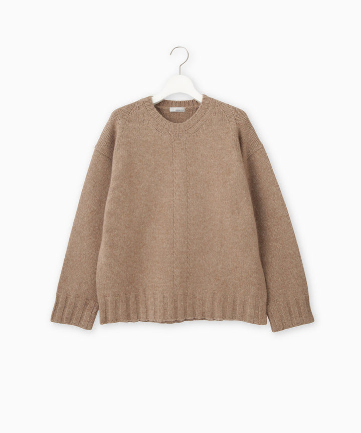 センターケーブル編みニット