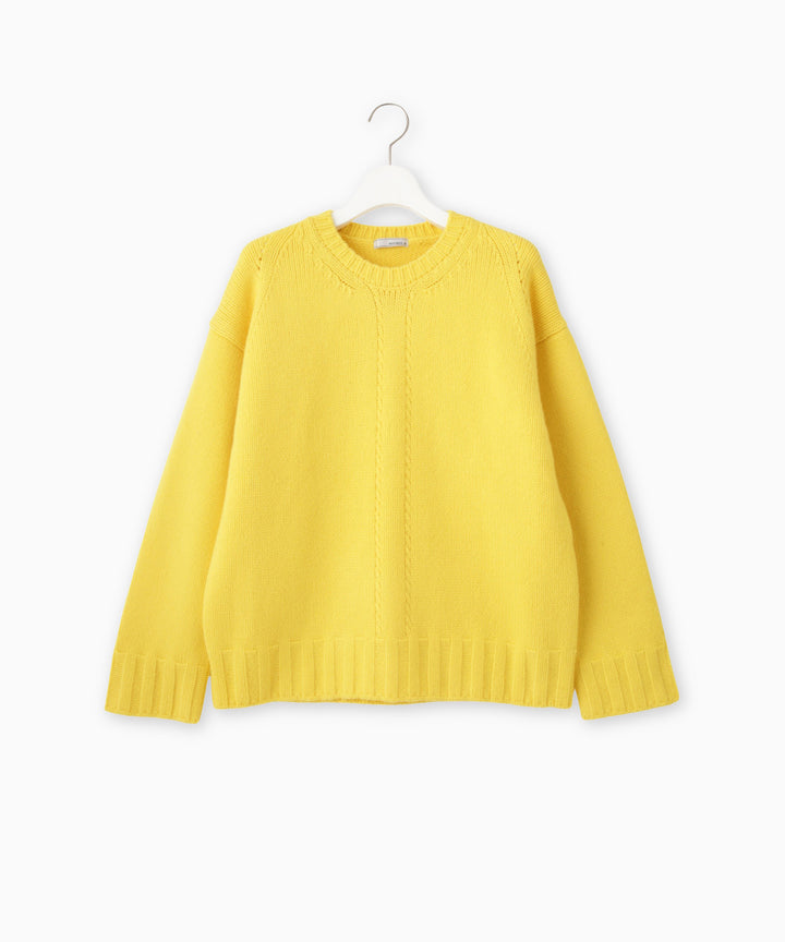 センターケーブル編みニット