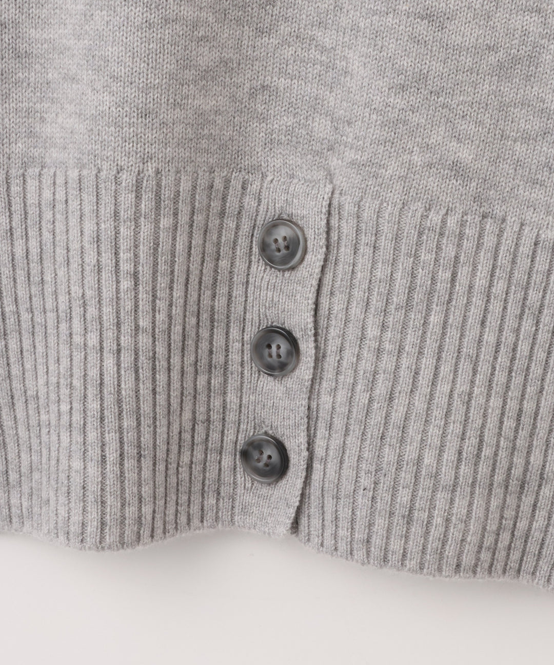 ウールカシミヤ裾ボタンベスト