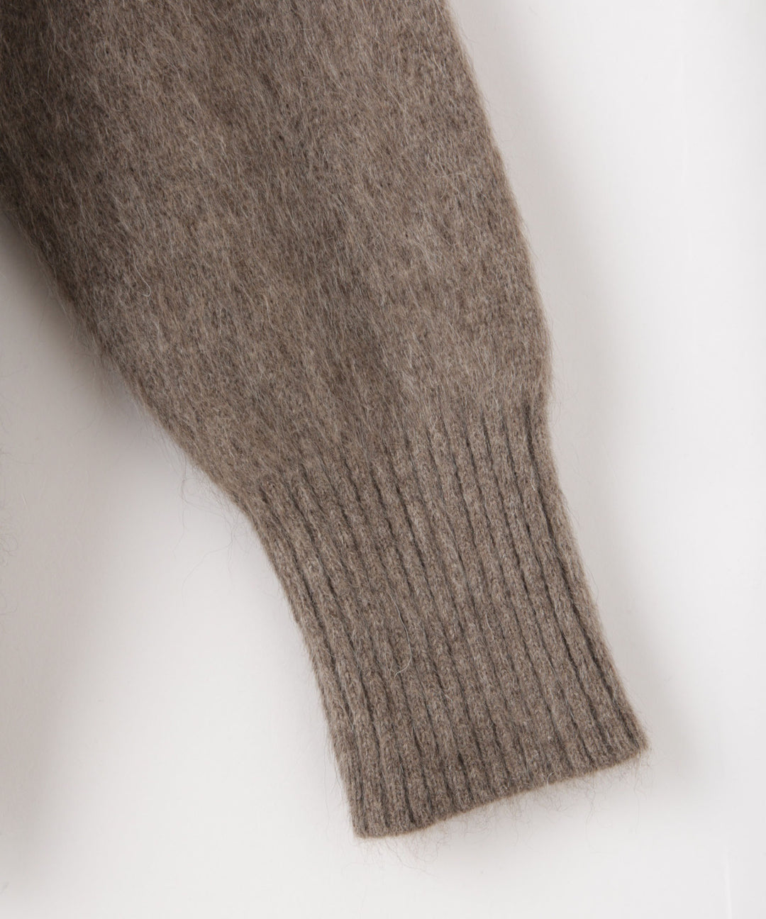 YAK混浅Vネックプルオーバー