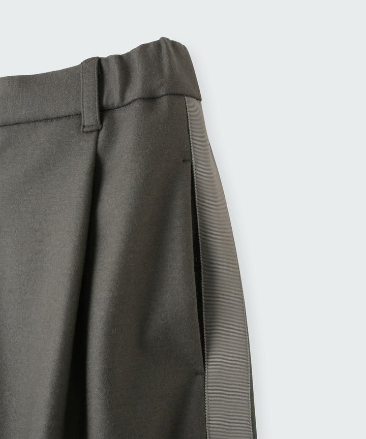 ラインデザインワイドパンツ