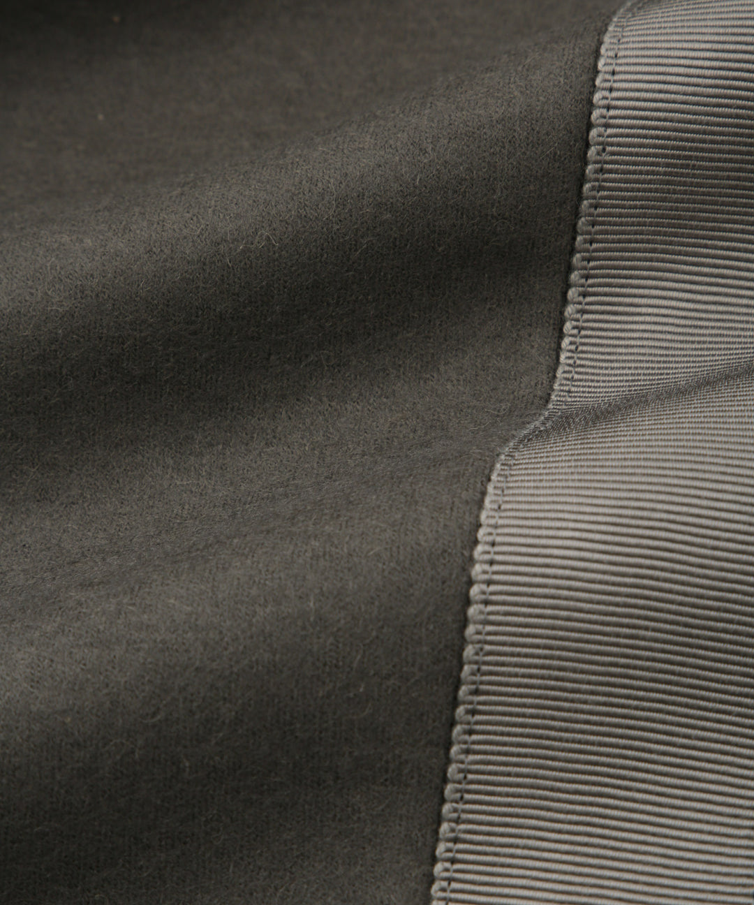 ラインデザインワイドパンツ