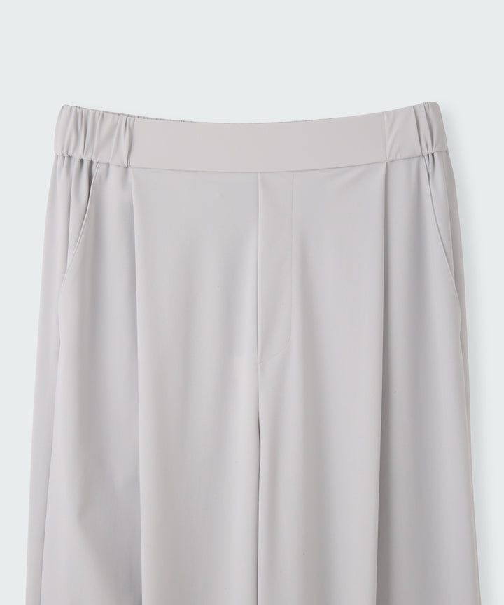 テーパードシルエットパンツ