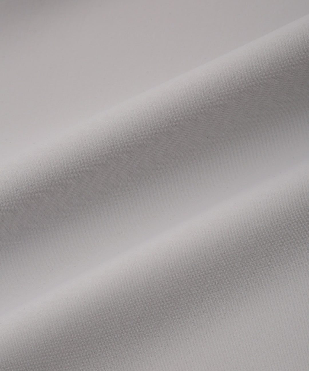 テーパードシルエットパンツ