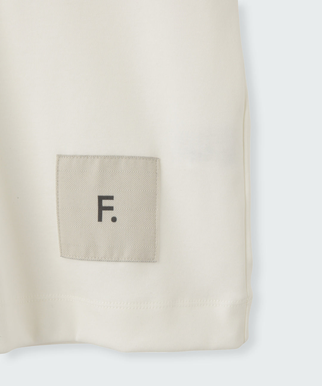 バックロゴプリントTシャツ